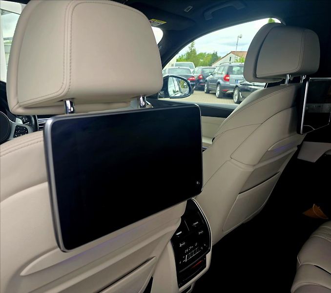 BMW X7 4,4 i 7MÍST TOP KOMPLET VÝBAVA - fotka 15 z 37