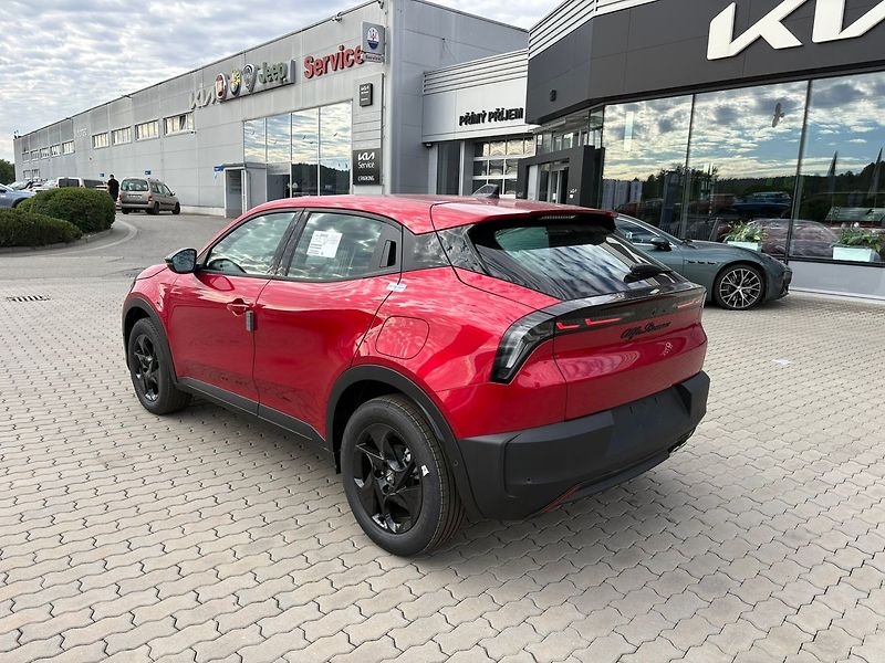 Alfa Romeo Junior Ibrida 1.2 Turbo Hybrid 145k e - fotka 5 z 16