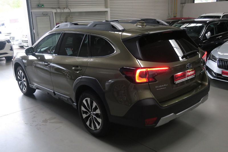 Subaru Outback (2025) 2.5i AWD Touring - fotka 2 z 29