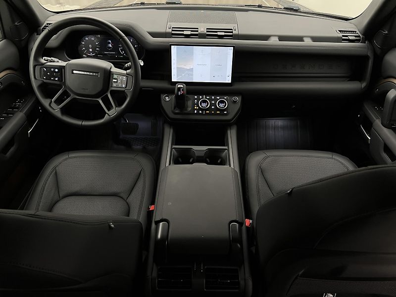 Land Rover Defender 110 D300 AWD X-DYNAMIC SE AUT - fotka 2 z 45