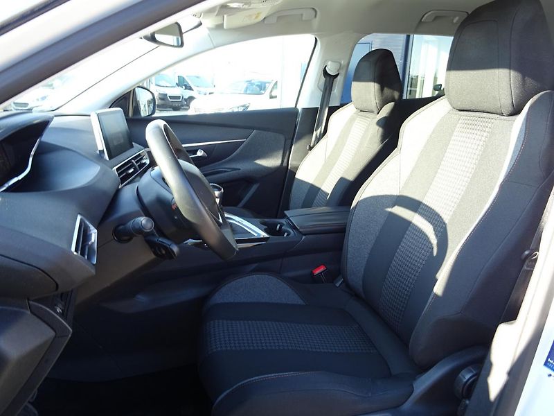 Peugeot 3008 (2017) ACTIVE 1.6 BlueHDi 120k MAN6 - fotka 19 z 47
