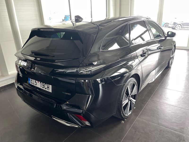 Peugeot 308 (2024) SW GT Hybrid 225 EAT8 - fotka 4 z 7