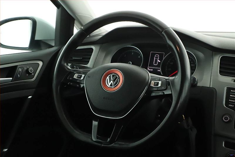 Volkswagen Golf (2016) 1.6 TDI, Xenony, Tempomat - fotka 8 z 15