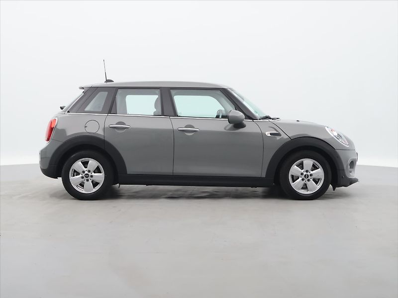 Mini Cooper 1,5 100 kW 1.Maj. Aut.klima - fotka 8 z 28