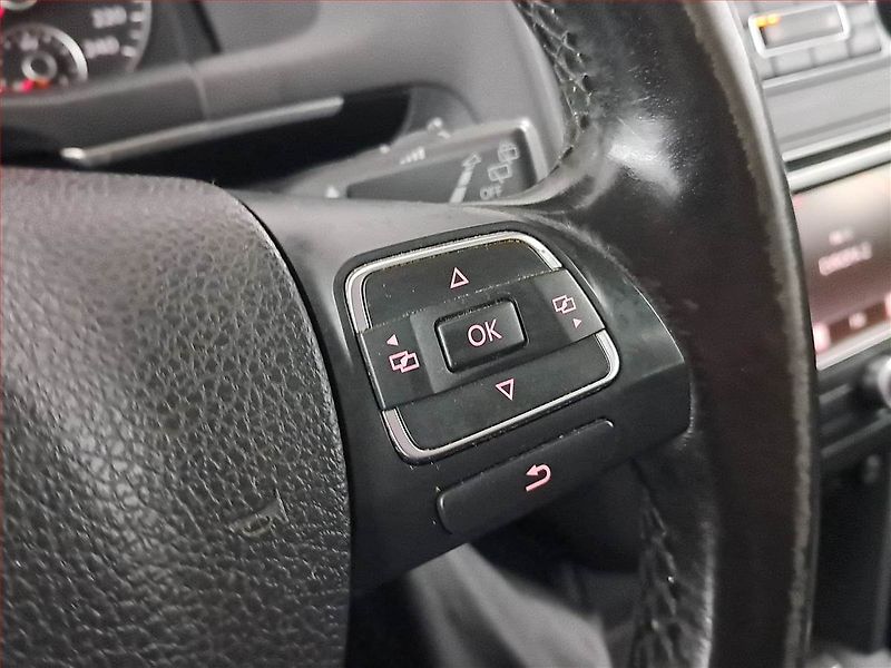 Volkswagen Touran (2011) Comfortline 1.6 TDI, Navi - fotka 15 z 18