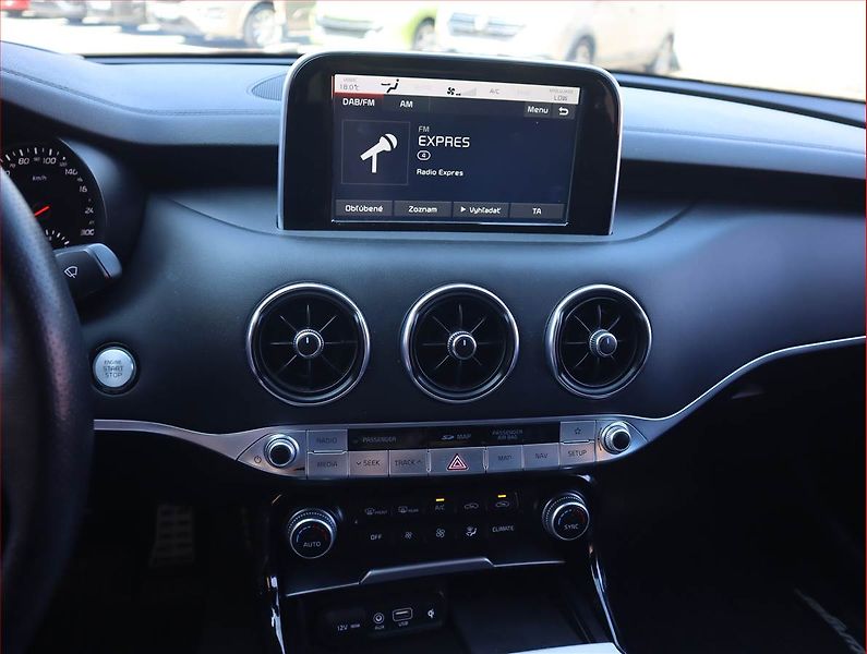 Kia Stinger (2019) 2.0 T-GDI, Automat, Kůže, Navi - fotka 12 z 23