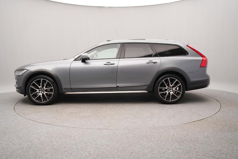 Volvo V90 CC D4 AWD MOMENTUM PRO  - fotka 7 z 47