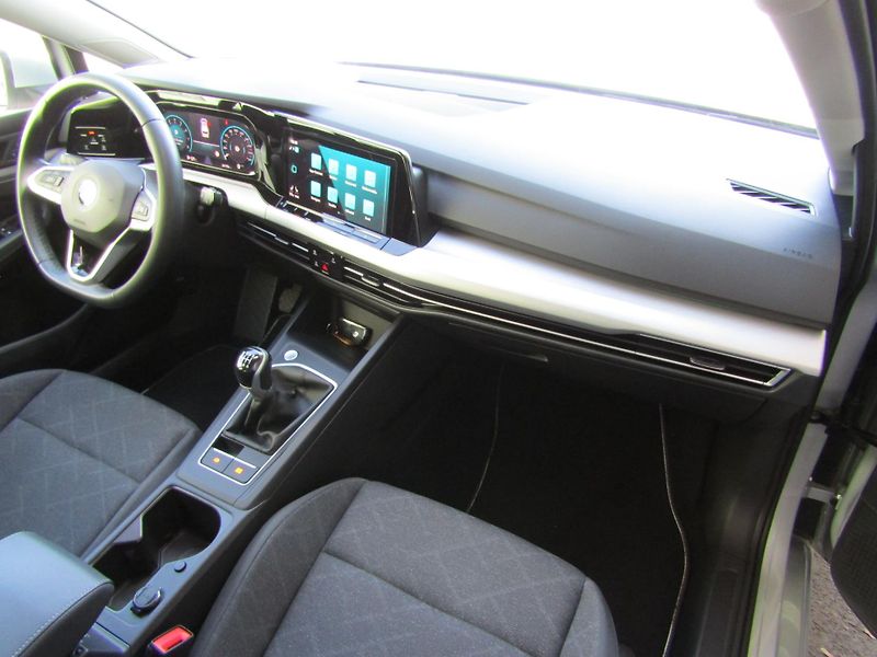 Volkswagen Golf (2022) Variant Life 1,5 TSI - fotka 20 z 29