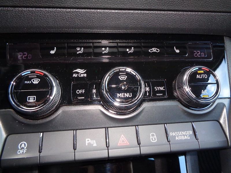 Škoda Karoq 2.0 TDI 4X4 DSG STYLE PLUS - fotka 23 z 30