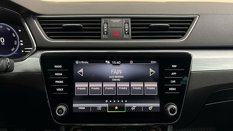 Škoda Superb 2.0 TDI Ambition Combi - fotka 11 z 29