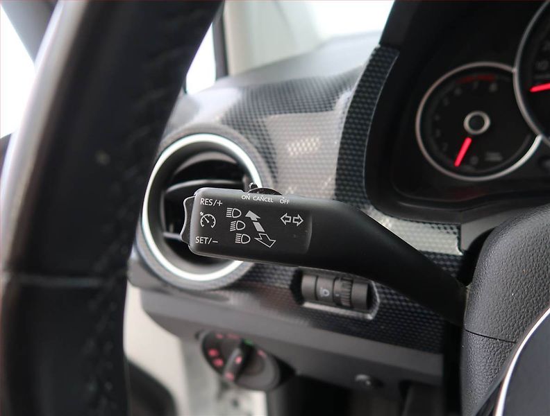 Volkswagen up! (2022) 1.0, Tempomat, Park. senzory - fotka 17 z 19