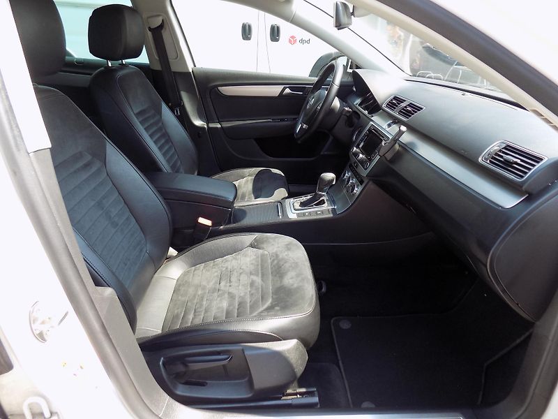 Volkswagen Passat 2,0 TDI 130 KW ALCANT. VÝHŘEV - fotka 29 z 61
