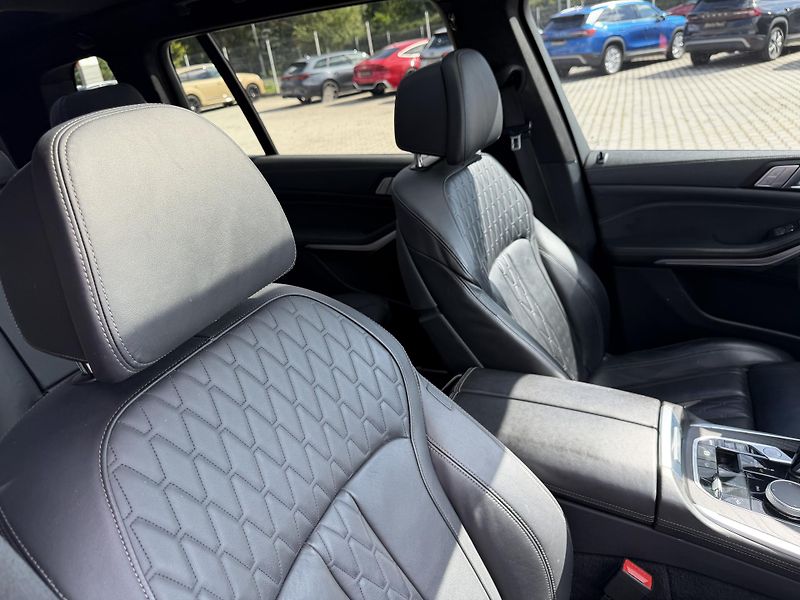 BMW X7 (2022) 40XD 250kW M-PAKET R22 CZ TOP! - fotka 36 z 48