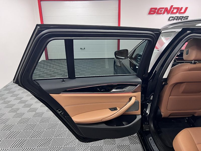 BMW Řada 5 520 d Xdrive 140 kW Premium - fotka 19 z 37