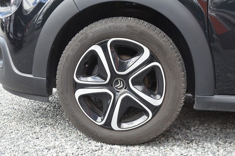 Citroën C3 (2019) 1.2 PT 50kW / KLIMA / VYHŘ.SED - fotka 7 z 28