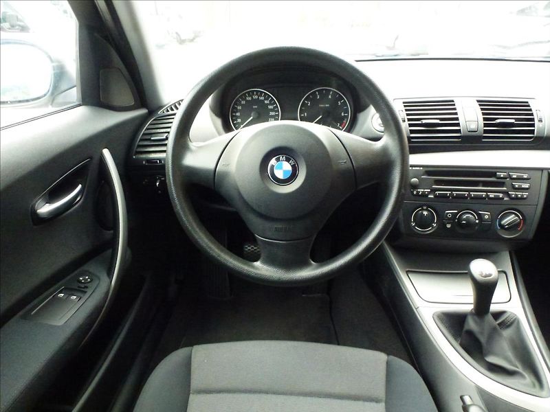 BMW Řada 1 1,6 116i Velmi dobrý stav !!! - fotka 28 z 51