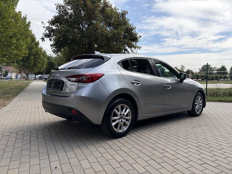 Mazda 3 2.0 Center-Line - fotka 12 z 36