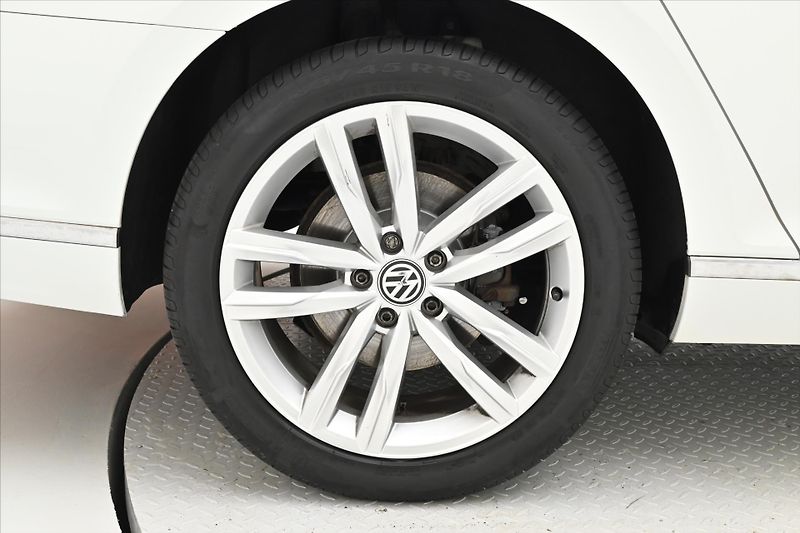 Volkswagen Passat 2,0 TDI 110 kW DSG Elegance Zá - fotka 33 z 33