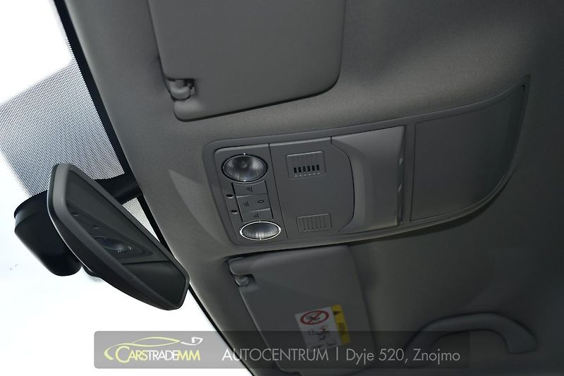 Škoda Octavia 1,6 TDI DSG STYLE & DYNAMIC - fotka 45 z 53