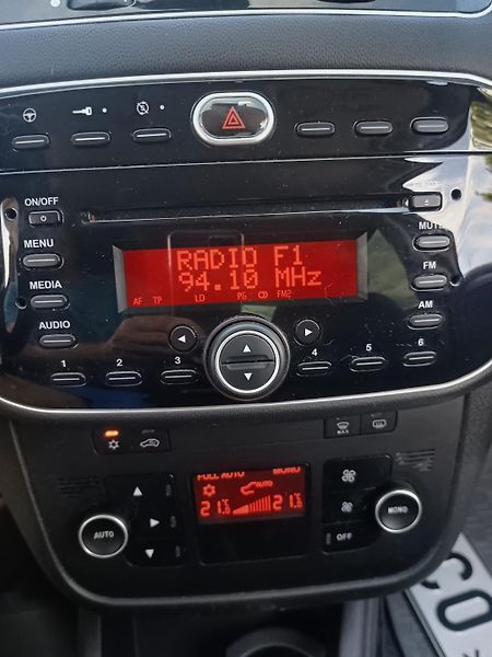 Fiat Punto (2014)  sada alu kol stáří dva roky - fotka 8 z 20