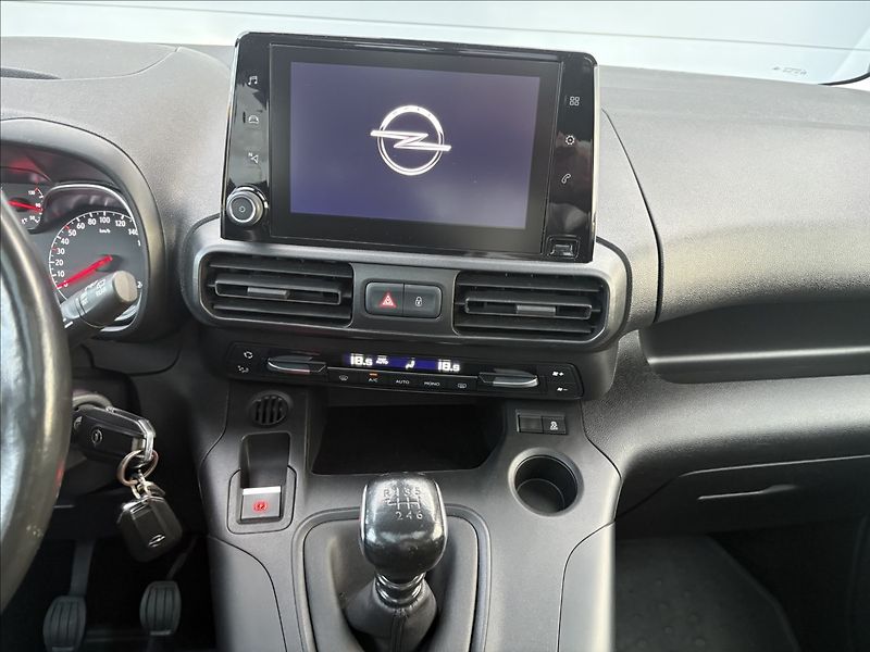 Opel Combo 1,2 i 81 KW LIFE PANORAMA CZ - fotka 10 z 30