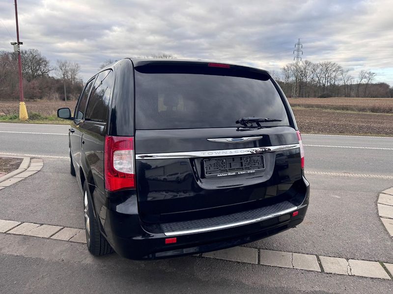 Chrysler Town & Country (2014) 3,6 RT Penta DVD 2014 - fotka 5 z 23