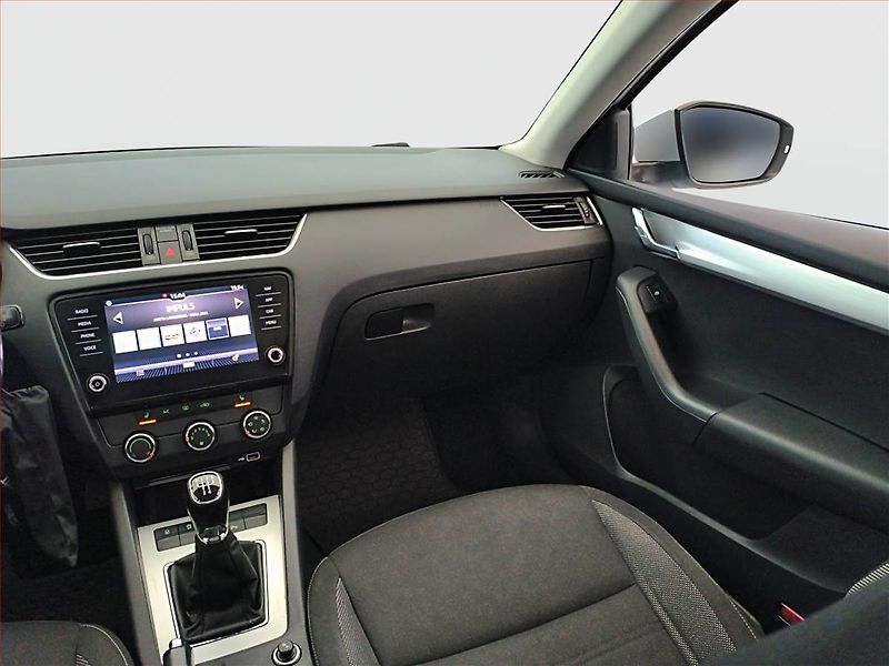 Škoda Octavia (2018) 1.6 TDI, Navi, Tempomat - fotka 8 z 16