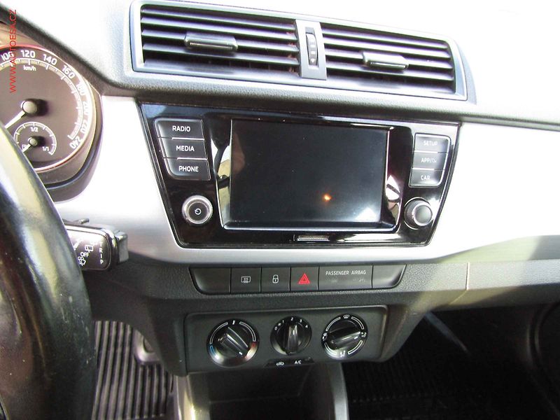 Škoda Fabia (2018) 1.0 TSi, 2.maj,ČR, AC, temp - fotka 12 z 17
