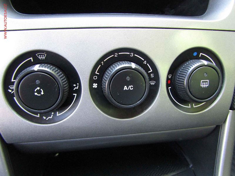 Peugeot 308 (2013) 1.6 HDi, ČR, AC, temp, tažné - fotka 14 z 17
