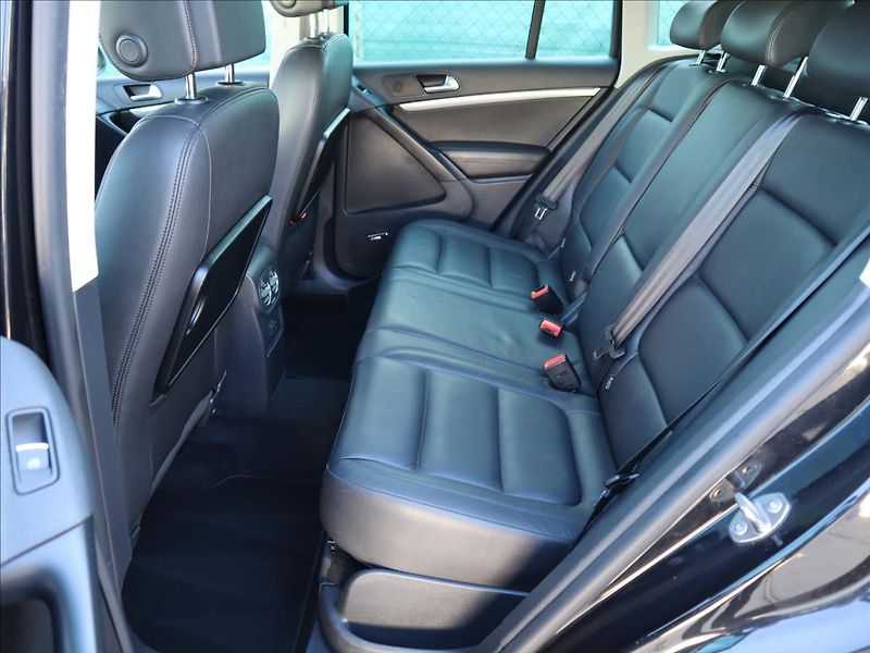 Volkswagen Tiguan 2,0   TDi Sport Pano Kamera Dy - fotka 25 z 36