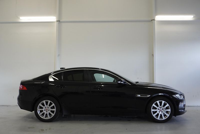 Jaguar XE  2.0 132kW SEDAN 2WD AUT - fotka 6 z 29