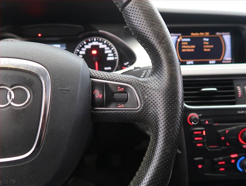 Audi A4 Allroad (2011) 2.0 TDI, 4X4, Xenony - fotka 16 z 17