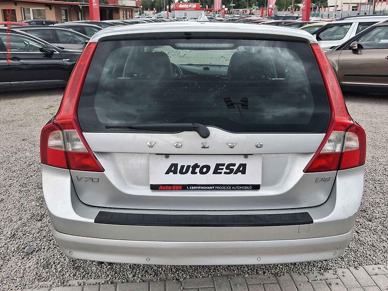Volvo V70 (2010) 2.0d, AT, xenon, kůže - fotka 5 z 20