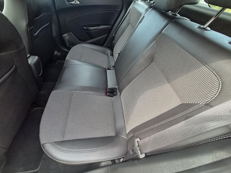 Opel Astra (2013) 1,4T COSMO - fotka 8 z 13