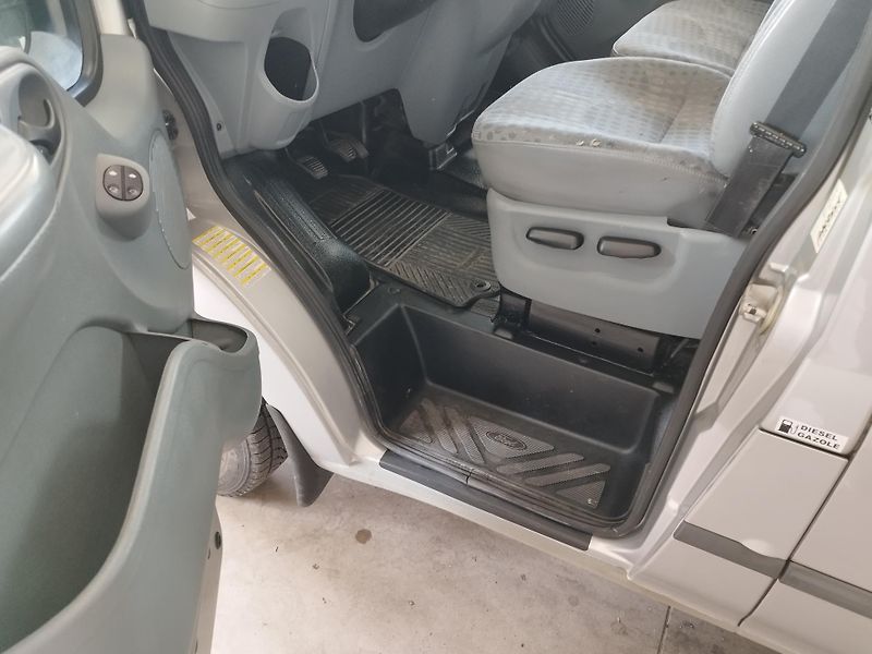 Ford Transit (2010) 2.2,85kW,KLIM.,9MÍST,TAŽ.ZAŘ. - fotka 22 z 27