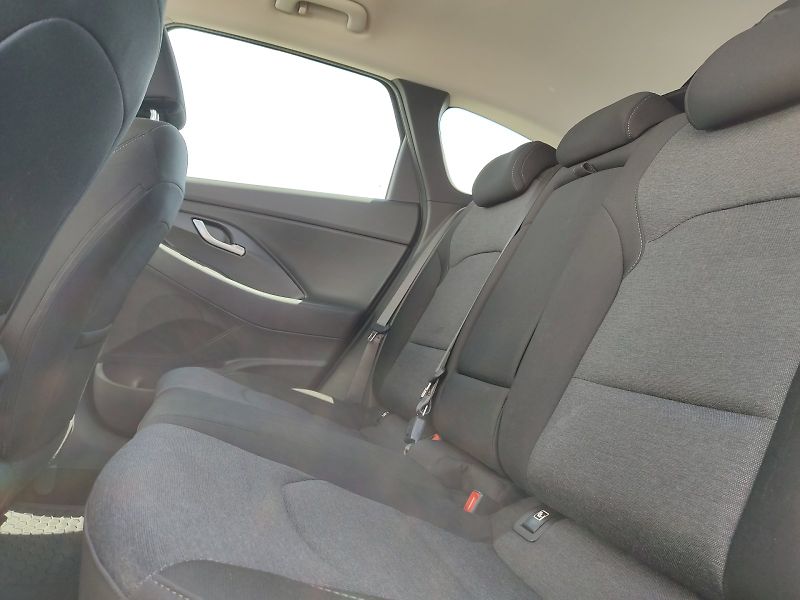 Hyundai i30 (2024) CW 1,5 T-GDI 117 kw - fotka 28 z 35
