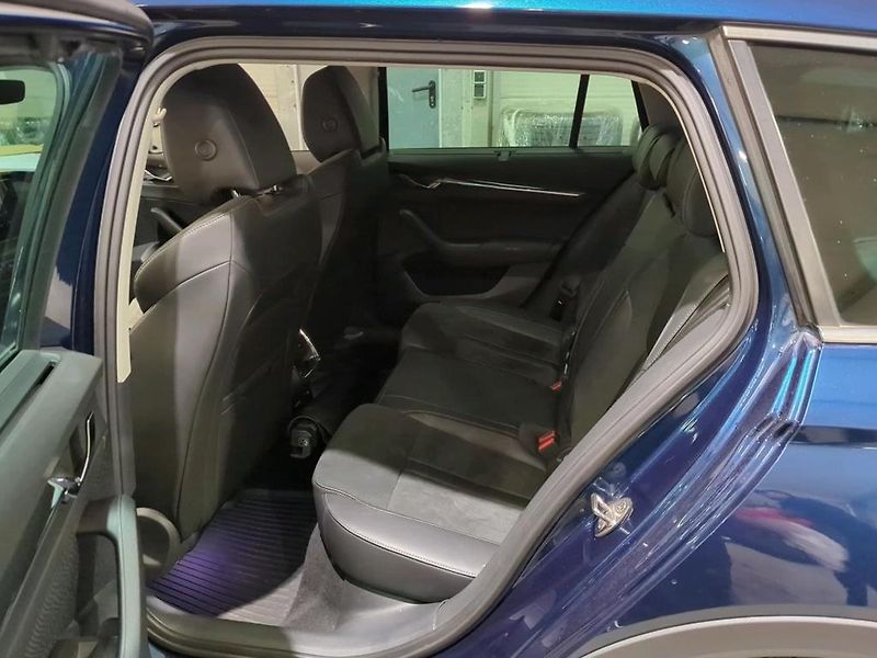 Škoda Octavia Combi Scout TDi 147kw DSG 4x4 - fotka 8 z 11