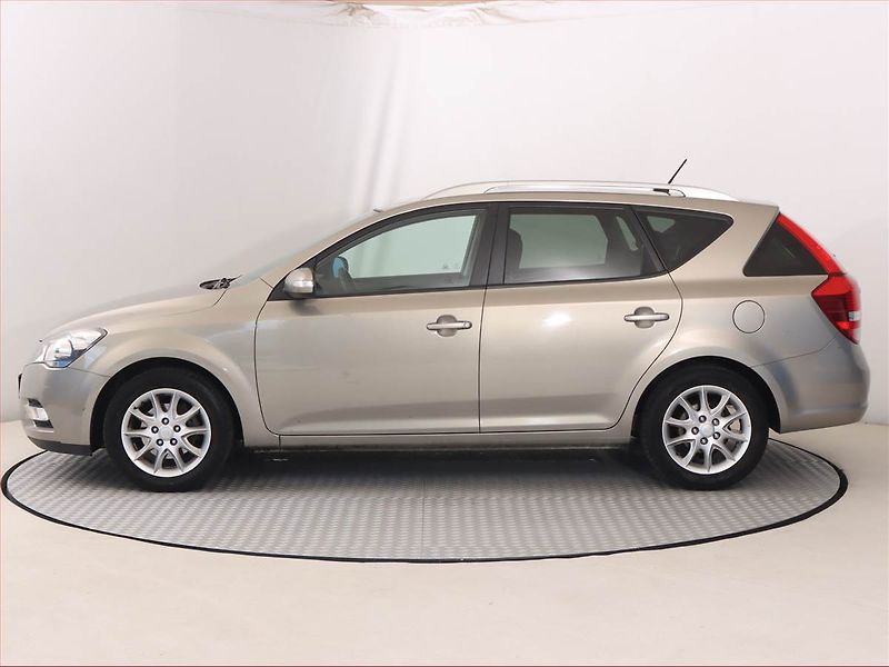 Kia Ceed (2010) 1.6 CVVT, Serv.kniha - fotka 3 z 16