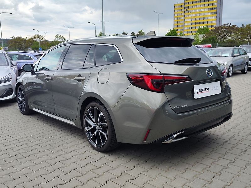 Toyota Corolla 2.0 HEV/144kW Executive e-CVT - fotka 7 z 35