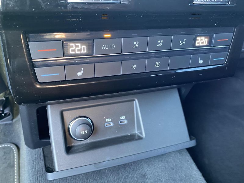 Volkswagen Touareg 3,0 TDI 210kW R-line 4Motion - fotka 23 z 29
