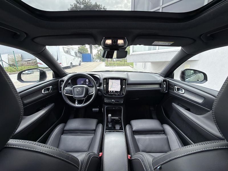 Volvo XC40 P8 AWD // TWIN PRO // 4x4 - fotka 20 z 45