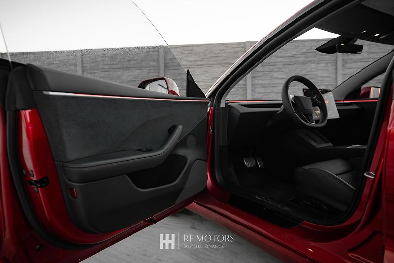 Tesla Model 3 (2024) Performance 625 PS, 4x4 - fotka 2 z 13