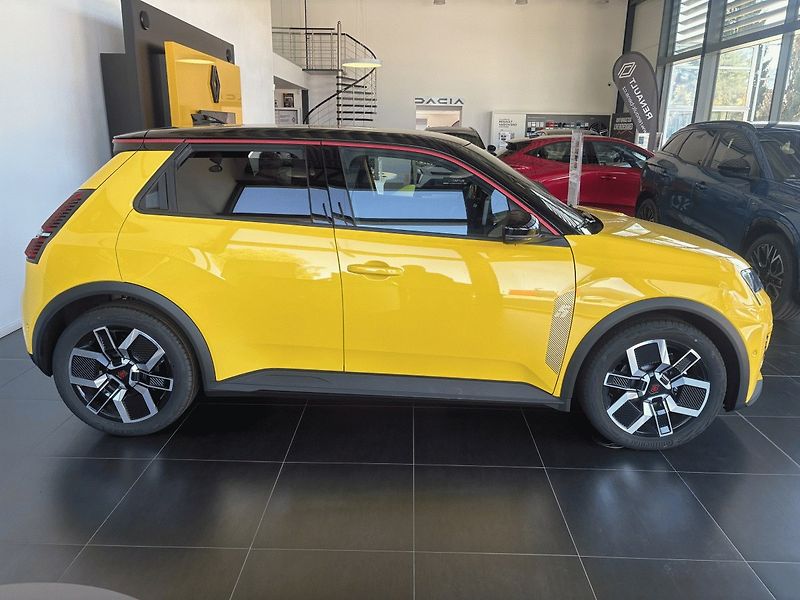 Renault 5 E-TECH (2026) Techno 150k comfort range - fotka 3 z 28
