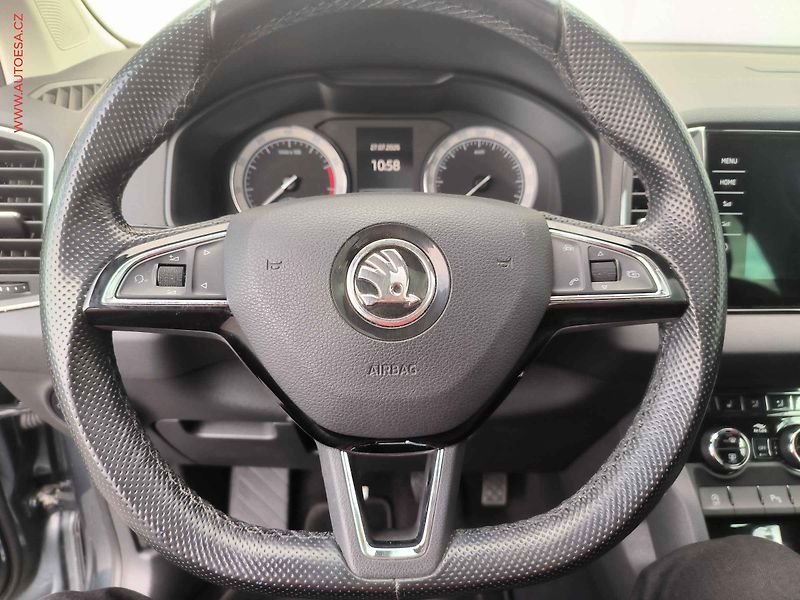 Škoda Karoq (2018) 1.5 TSi, Style, LED, panor - fotka 19 z 24
