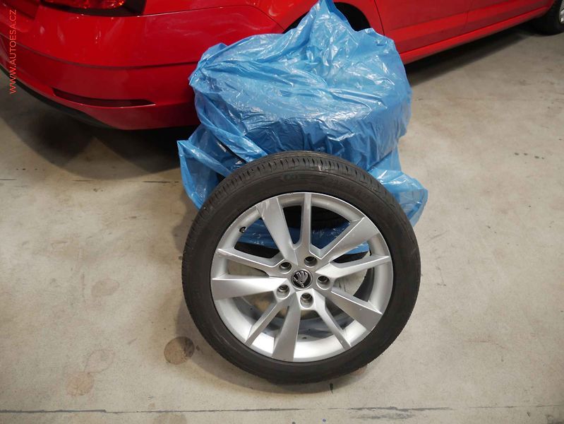 Škoda Octavia (2019) 2.0 TDi, 1.maj,ČR, Style - fotka 22 z 22
