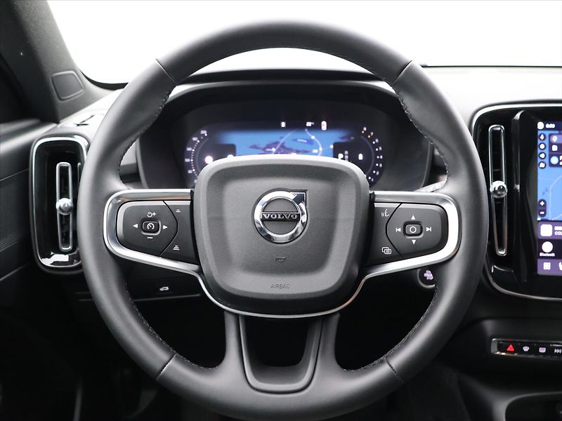 Volvo XC40 2.0 B3 120kW Core DCT CZ DPH - fotka 17 z 35