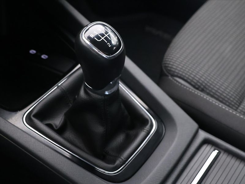 Škoda Octavia 2,0 TDI 85kW Ambition CZ DPH - fotka 26 z 36