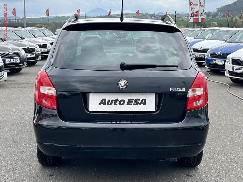 Škoda Fabia (2011) 1.2TSi, AC, výhřev sed. - fotka 5 z 15