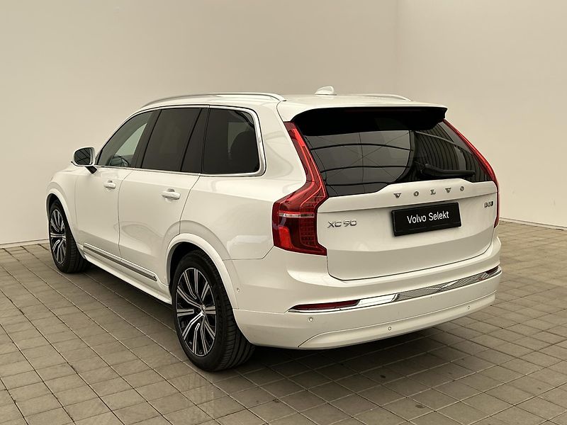 Volvo XC90 2.0 B5 4x4 Plus - fotka 4 z 32