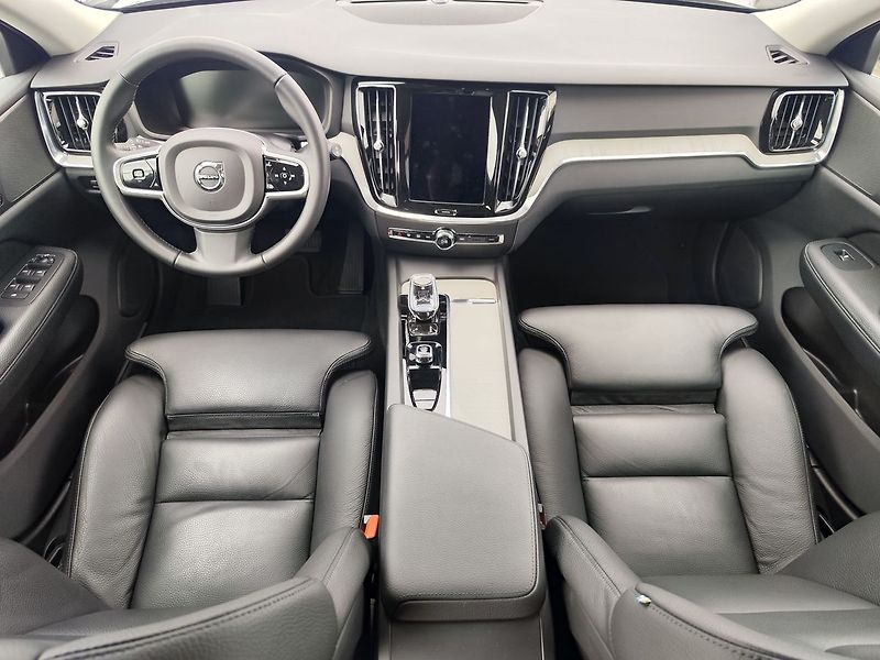 Volvo V60 B4 2.0/145kW Inscription AT - fotka 14 z 37